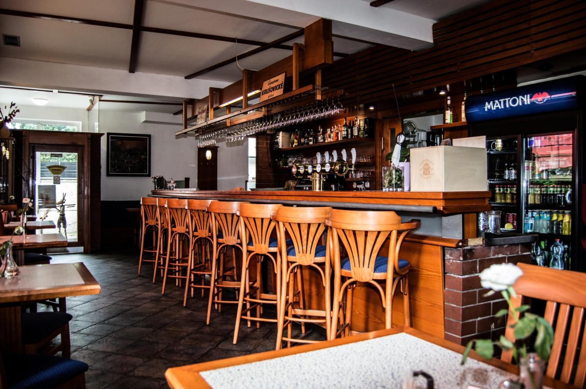 Restaurace A Penzion Garnet Оломоуц Экстерьер фото